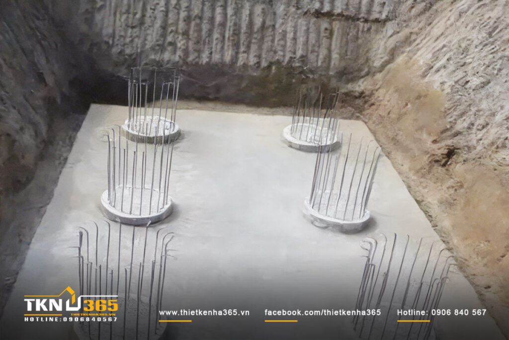 Sức chịu tải của cọc khoan nhồi là khả năng mà cọc có thể gánh và truyền toàn bộ tải trọng từ công trình phía trên xuống nền đất bên dưới mà vẫn đảm bảo an toàn, ổn định và hạn chế lún vượt mức cho phép.