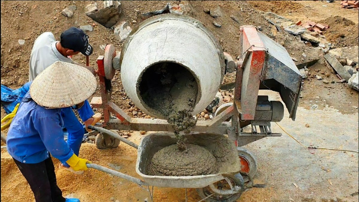 đổ móng bằng bê tông tươi hay trộn tay 5