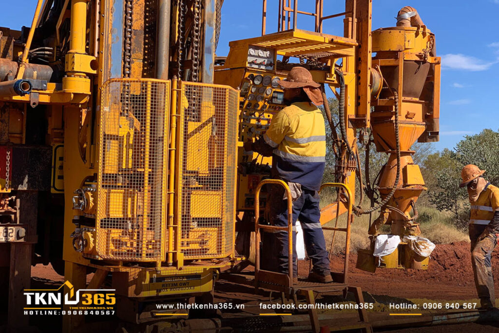 Khoan cọc nhồi có áp lực ngược cần đội ngũ vận hành có kinh nghiệm để kiểm soát áp lực, luồng dung dịch và đảm bảo an toàn trong quá trình thi công.