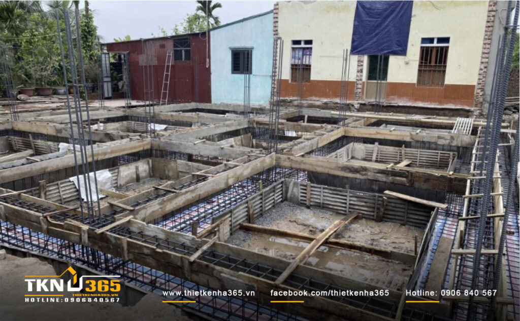 Móng băng nhà 4 tầng được ứng dụng rất nhiều cho nhà phố 4 tầng ở khu vực nền đất trung bình. Móng băng nhà 4 tầng được ứng dụng rất nhiều cho nhà phố 4 tầng ở khu vực nền đất trung bình.