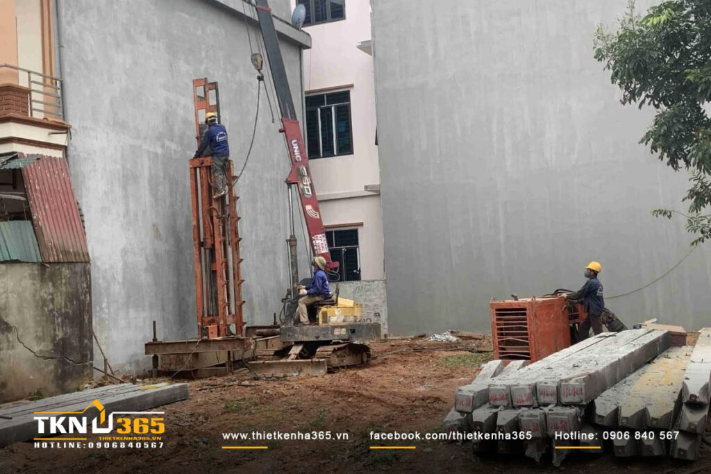 Tổng chi phí móng nhà 4 tầng thông thường dao động từ 80 – 150 triệu đồng tuỳ theo diện tích, phương án móng cụ thể. Tổng chi phí móng nhà 4 tầng thông thường dao động từ 80 – 150 triệu đồng tuỳ theo diện tích, phương án móng cụ thể.