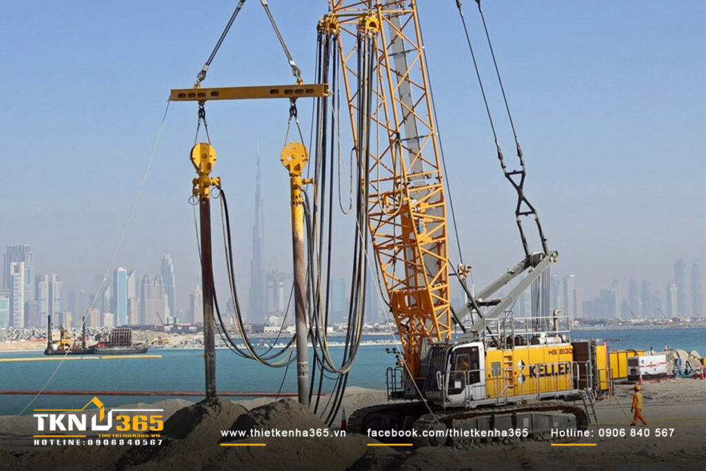 Cẩu và các thiết bị vận chuyển là bộ phận không thể thiếu trong thi công cọc khoan nhồi, giúp di chuyển vật liệu, thiết bị và cấu kiện trong suốt quá trình làm việc.