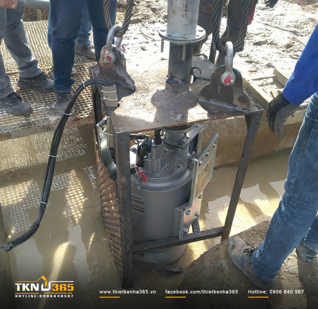 Bơm bentonite là một trong những thiết bị không thể thiếu, đặc biệt khi thi công cọc khoan nhồi ở những khu vực có địa chất phức tạp hoặc ngập nước.