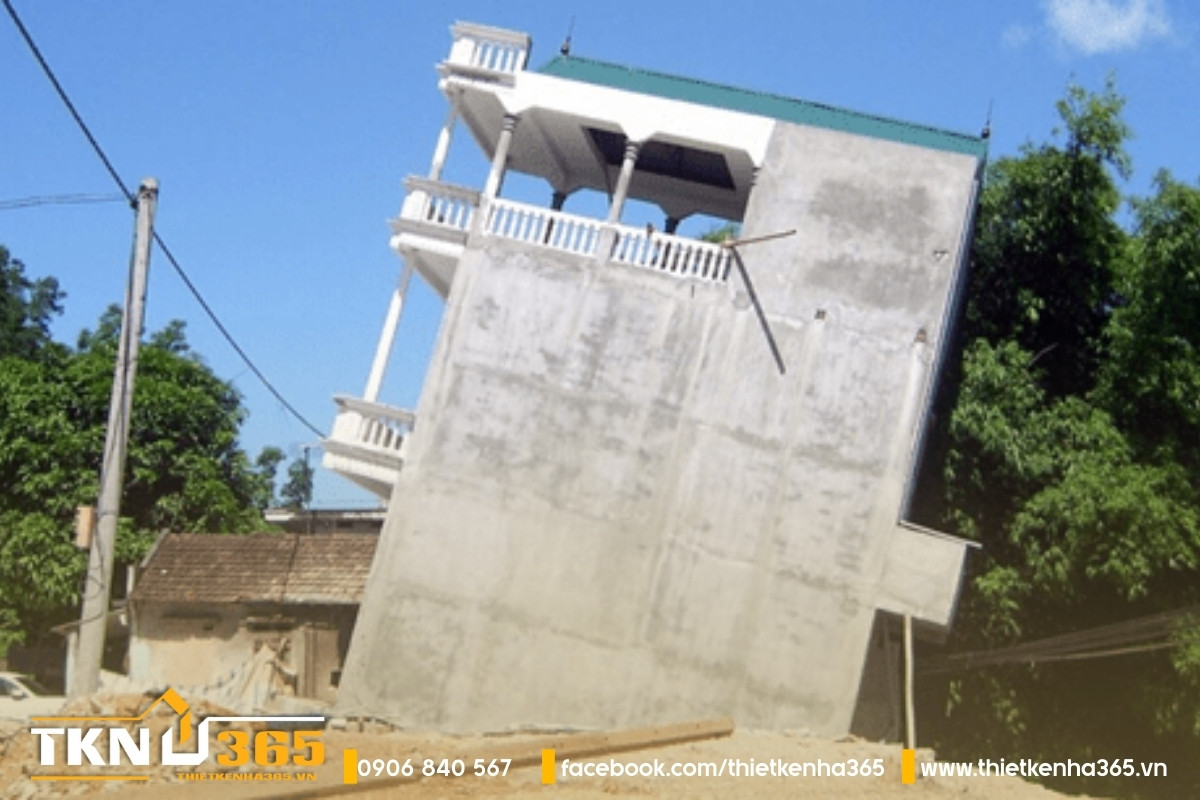 chọn sai loại móng cho nền đất yếu dẫn đến nhà bị nghiêng